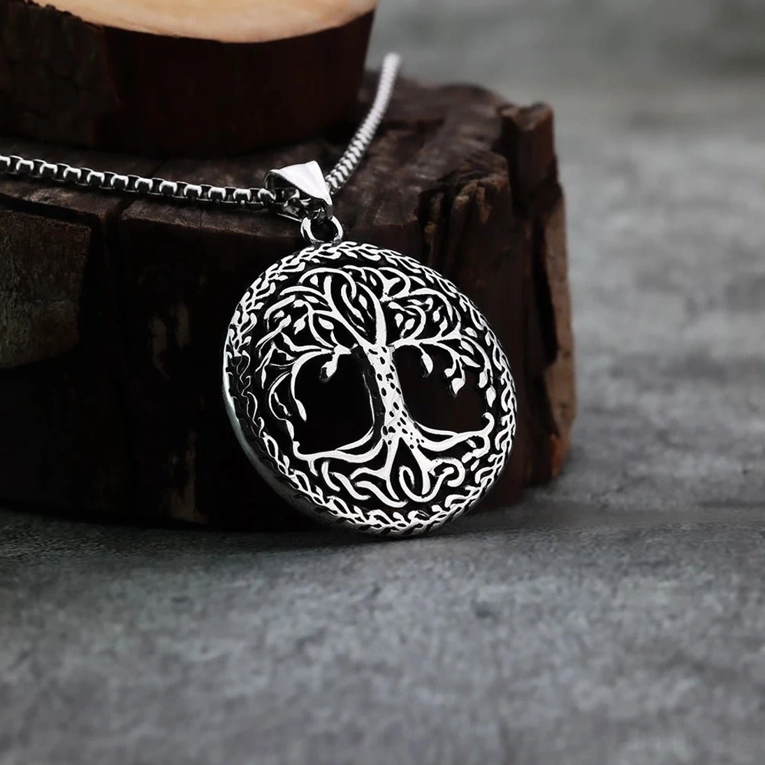 Yggdrasil Kette Nahaufnahme des Lebensbaum Knotenworks Designs