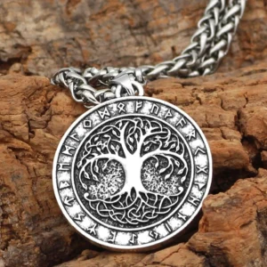Yggdrasil Kette, nordisches Wikinger Amulett mit Weltenbaum und Runen als Halskette Anhänger