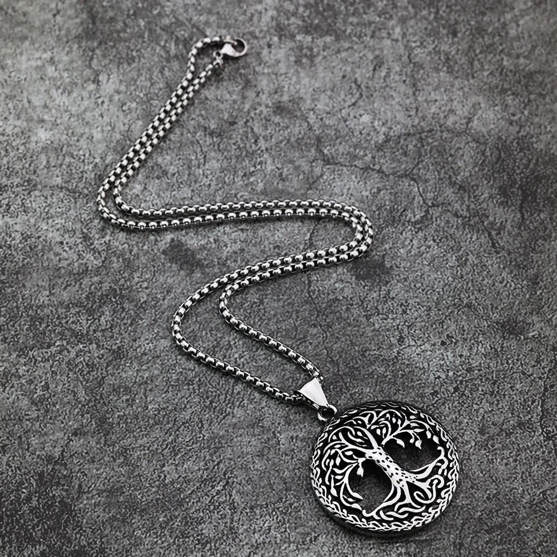 Yggdrasil Kette Seitenansicht des Wikinger Pendants