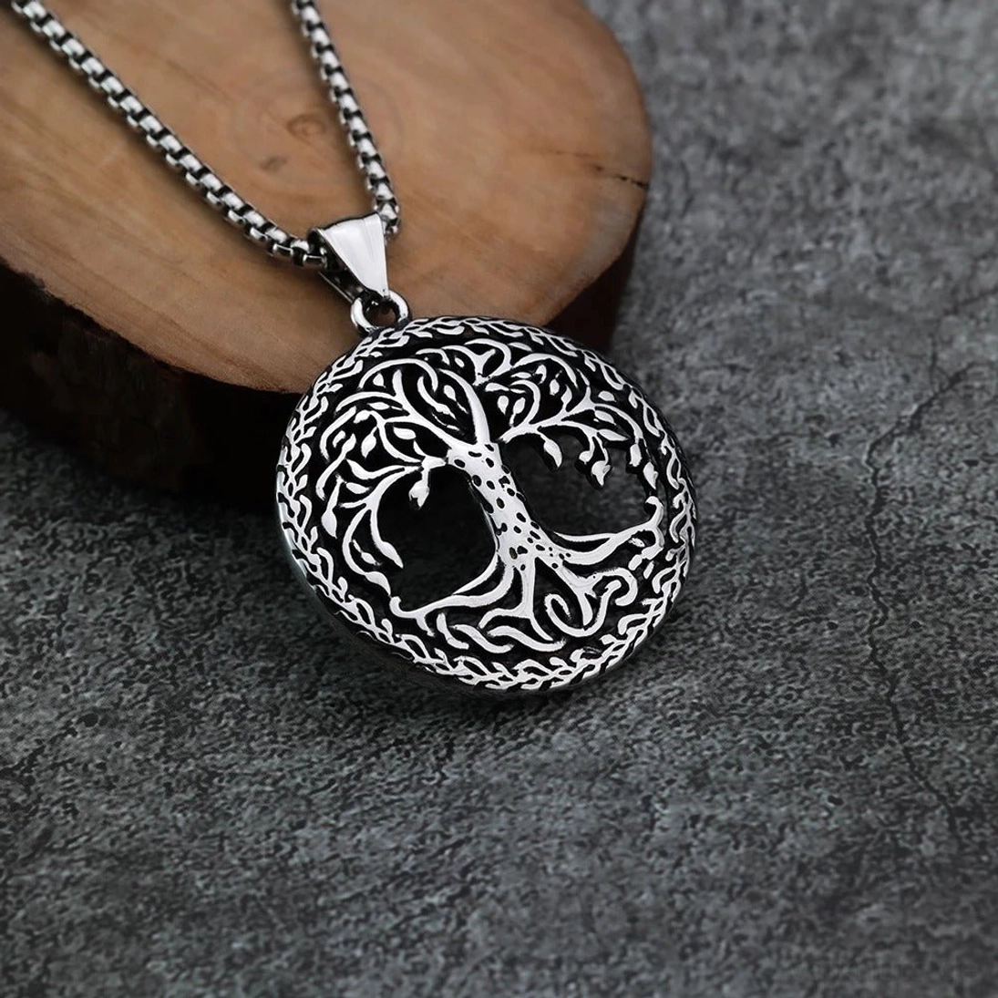 Yggdrasil Kette Wikinger Lebensbaum Pendant Detail