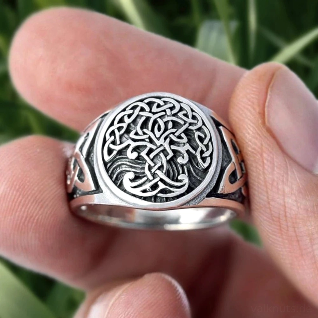 Yggdrasil Wikinger Ring mit keltischen Knoten an den Seiten